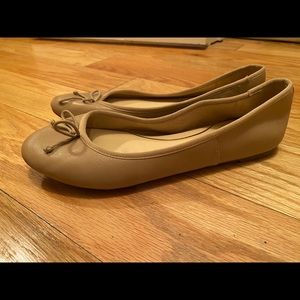 Beige flats, worn twice size 7 1/2
